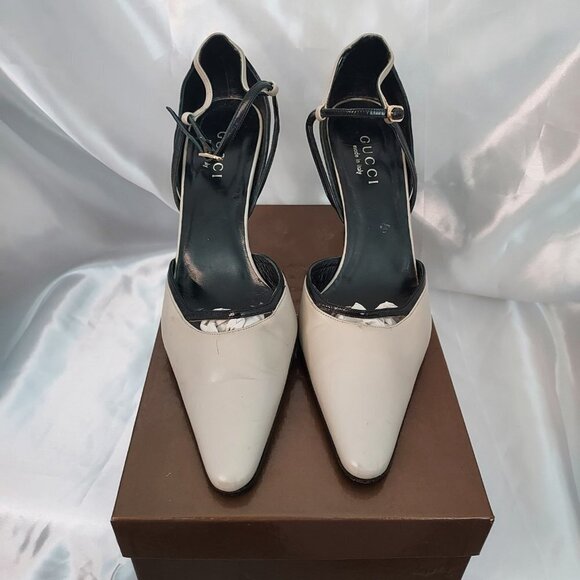 Gucci Pointed Toe Cream & Black Pumps - Picture 9 of 10